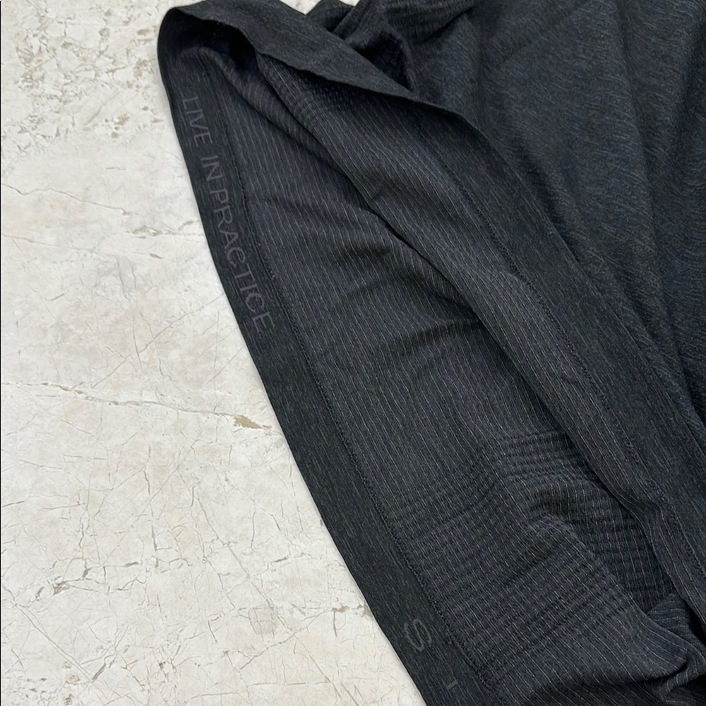 lululemon Metal Vent Tech Long-Sleeve Shirt, heathered black - Picture 6 of 6